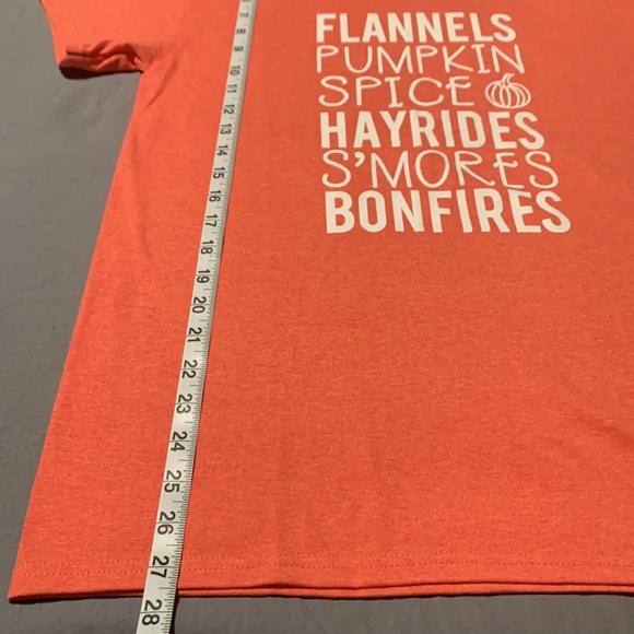 Ladies “Fall Themed” Tee, EUC, Size Small - Picture 5 of 7